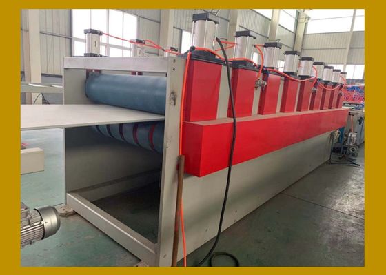 PP Hollow Cross แผ่นพลาสติกรีดขึ้นรูป Integral Type Extruder