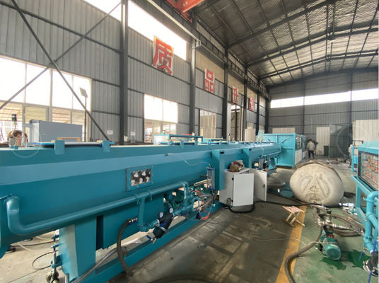สายการผลิตท่อพลาสติก HDPE ขนาด 500 กก. / ชม. 20 มม. Extruded
