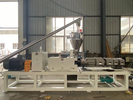 เครื่องอัดรีดสกรูคู่พลาสติกท่อร้อยสายไฟฟ้าท่อระบายน้ำพีวีซีท่ออัดรีด