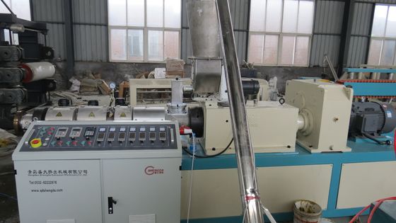 PE Perforated Plum Blossom Grille Tubes พร้อม 7 หรือ 9 Holes Communication Cable Pipe Extruder Machine