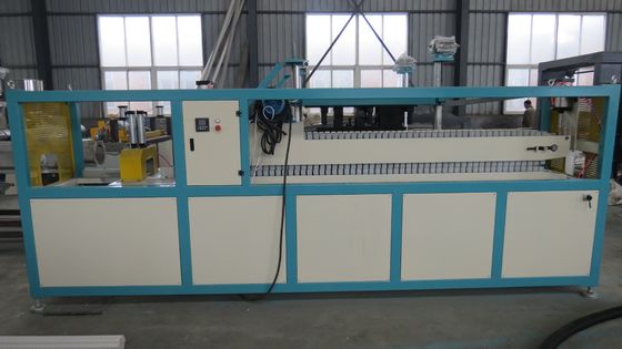 PE Perforated Plum Blossom Grille Tubes พร้อม 7 หรือ 9 Holes Communication Cable Pipe Extruder Machine