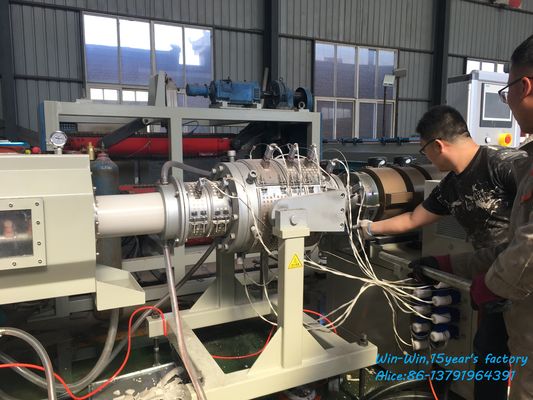 HDPE PE PPR UPVC CPVC PVC สายการผลิตท่อลูกฟูกสำหรับท่อร้อยสายไฟฟ้า