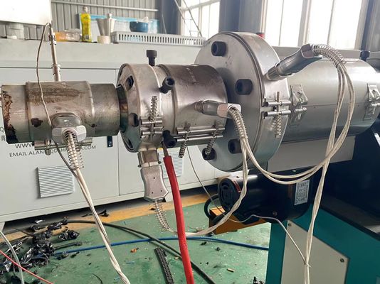 ท่อร้อยสายไฟ PE PP Extrusion Line การทำท่อลูกฟูกผนังเดียว