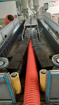 สายการอัดรีดท่อลูกฟูกผนังคู่ไฟฟ้าสำหรับท่อชลประทานน้ำ PE PP PVC