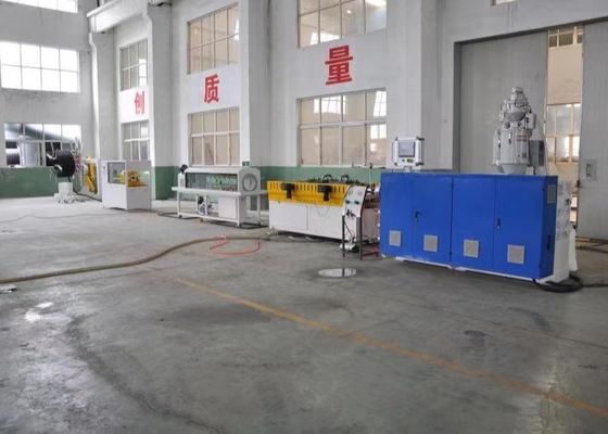เครื่องท่อลูกฟูกแบบเกลียว 75 มม. ผนังเดี่ยว 33L / D Extrusion Line