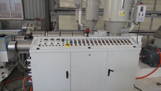 10-20 เมตร/นาที PVC PE PP Single Wall Corrugated Pipe Machine
