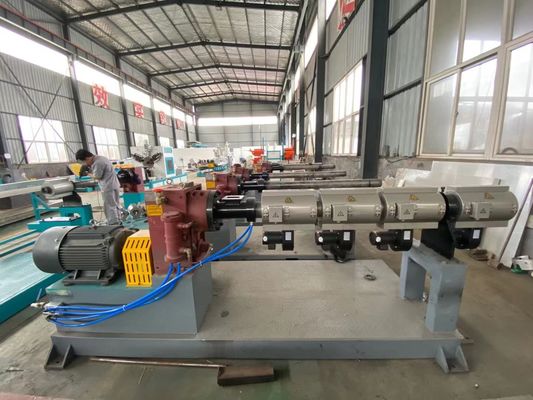 20-80 กก. / ชม. PP PE PVC Pipe Single Screw Extruder Machine Making Machine