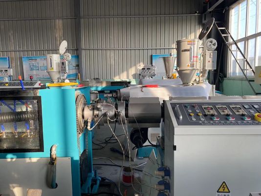 25-100 มม. HDPE PP คาร์บอนเกลียวท่อพลาสติกสายการผลิตเครื่อง