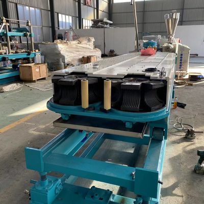 16-63 มม. HDPE PE PVC Single Wall Corrugated Pipe Extrusion Line Making Machine