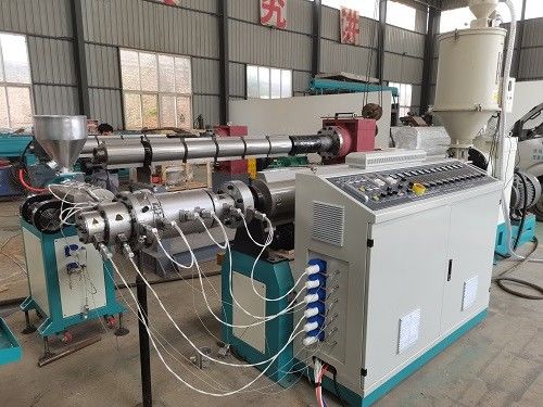 สายการผลิตท่อ PPR HDPE ของก๊าซพลังงาน 1/3 ชั้นสำหรับการจ่ายน้ำหยดชลประทาน