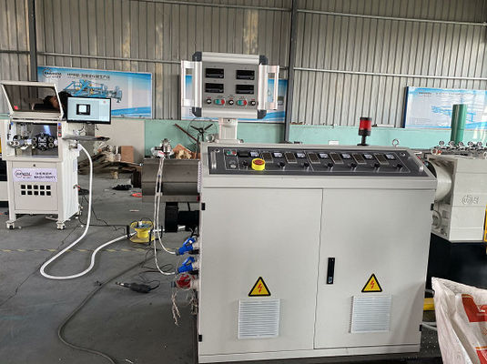 สายการผลิตท่อพลาสติก HDPE / PE ประสิทธิภาพสูง เครื่องอัดรีดท่อ